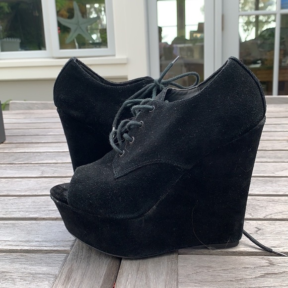 Steve Madden Black Peep Toe Suede Heels (7.5) - Picture 4 of 6